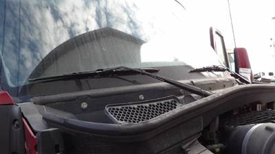 Kenworth T680 Right Windshield Wiper Arm