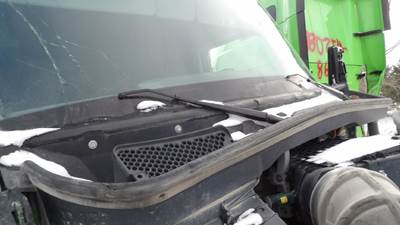 Kenworth T680 Right Windshield Wiper Arm