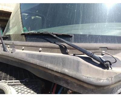 Kenworth T680 Left Windshield Wiper Arm