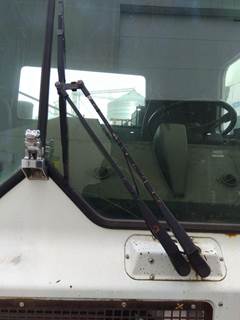 Mack MR688 Left Windshield Wiper Arm