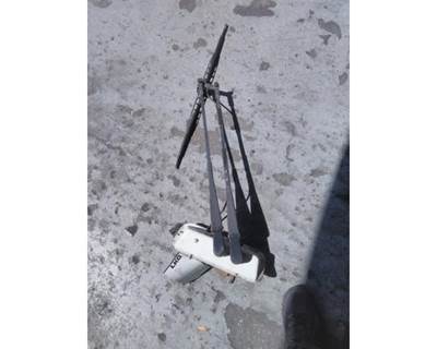 Mack MRU613 Left Windshield Wiper Arm