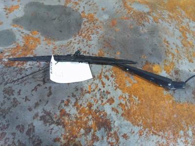Mack Pinnacle CXU612 Right Windshield Wiper Arm for a Mack CXU612
