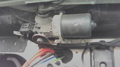 Freightliner Cascadia 116 Left Windshield Wiper Motor