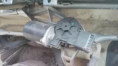 International 4400 Left Windshield Wiper Motor