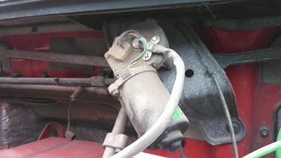 Volvo VNL Left Windshield Wiper Motor