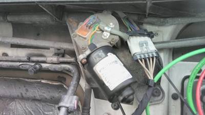 Volvo VNL Left Windshield Wiper Motor