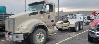 Kenworth T880 Tandem Axle Cab & Chassis Truck - Paccar, 485HP, 13 Speed Manual