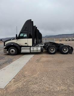 Kenworth T680 Day Cab Truck - Cummins 500HP, 12 Speed Ultrashift Amt