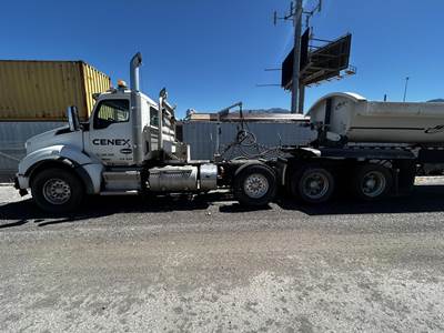 Kenworth T880 Tri Axle Day Cab Truck - Cummins 565HP, 8Ll Manual