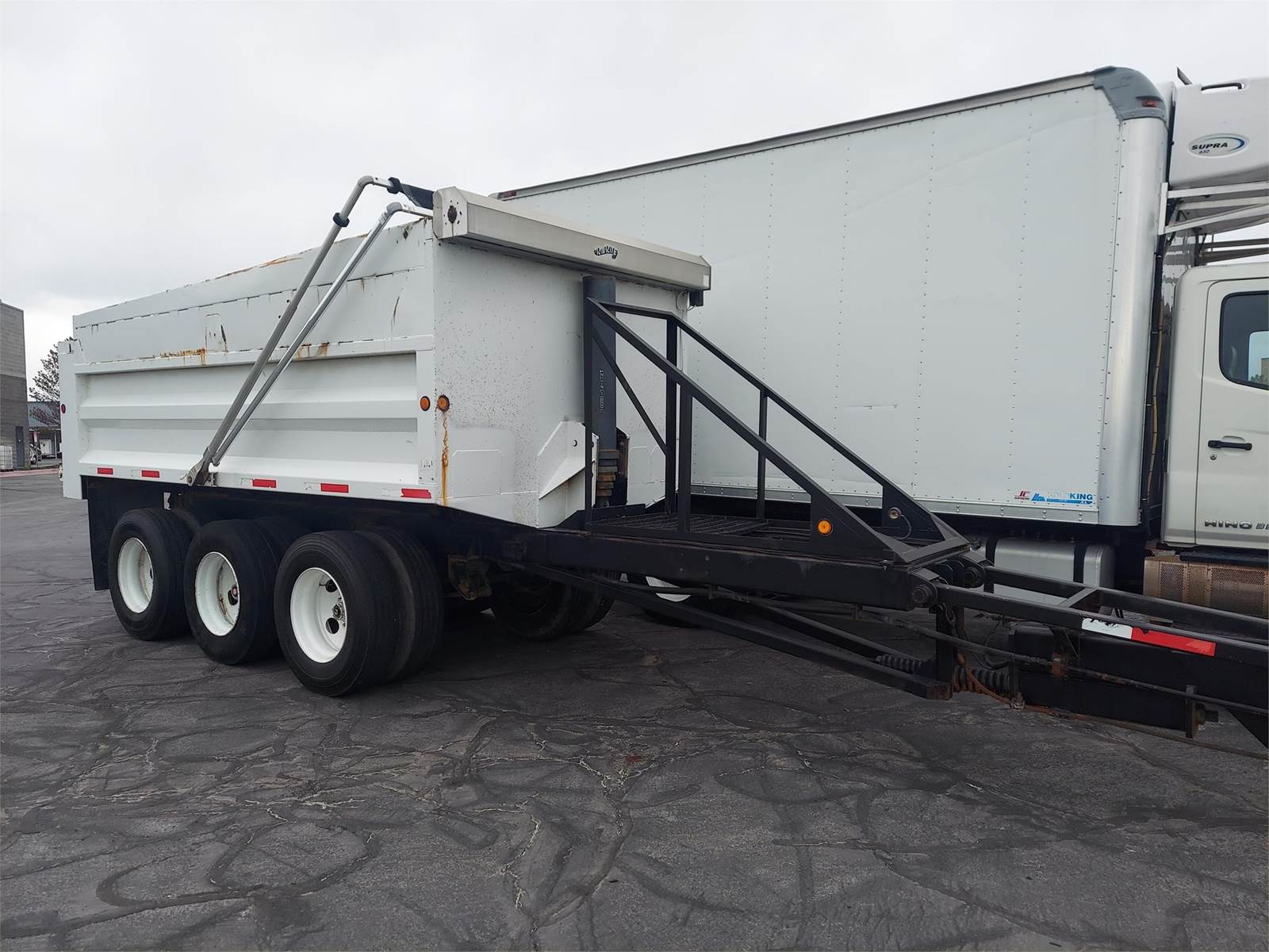 1995 Trail King 24 ft End Dump Trailer Tri Axle, Steel, Leaf Springs