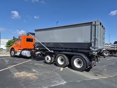 Kenworth T440 Tri Axle Hooklift Truck - Paccar, 350HP, 6 Speed Allison Rds Automatic