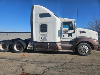 Kenworth T660 Sleeper Semi Truck - Raised Roof Sleeper, Cummins 550HP, 18 Speed Manual
