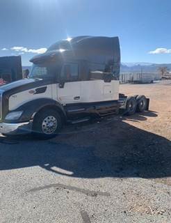 Peterbilt 579 Sleeper Semi Truck - Raised Roof Sleeper, Paccar 380HP, Automatic