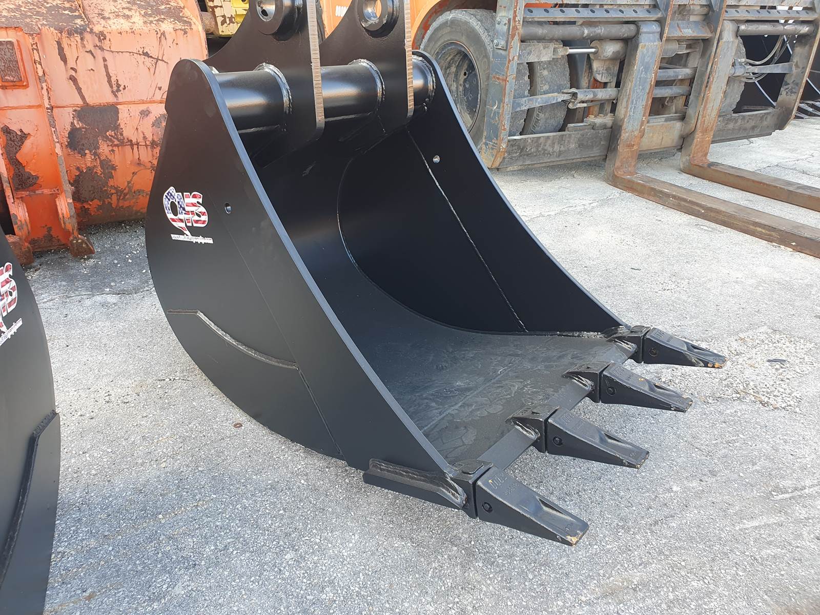 2023 CMS UHE 35" Excavator Bucket for LIEBHERR R900C LITRONIC