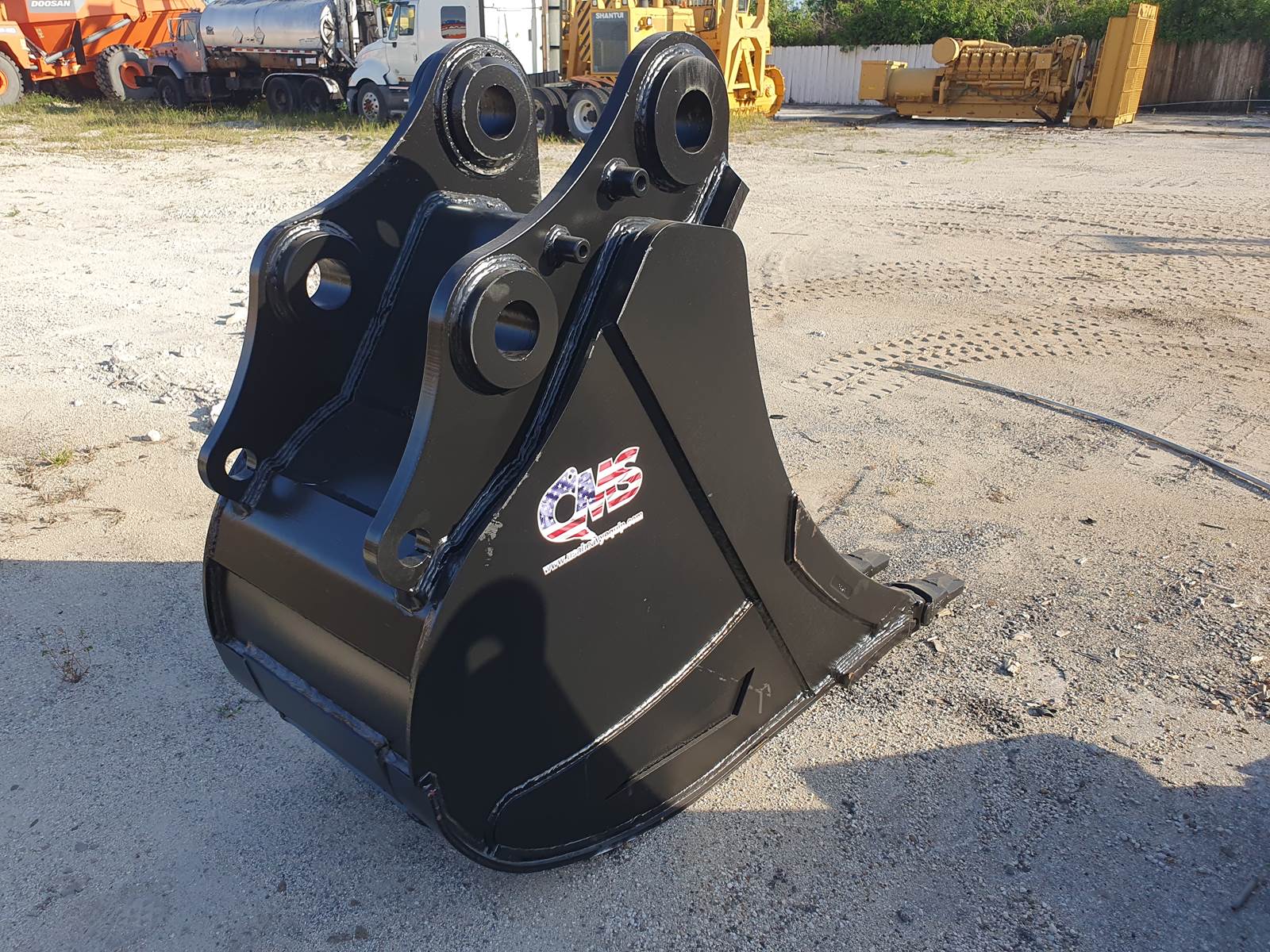 2023 CMS UHE 31" Universal Excavator Bucket for CATERPILLAR 330 330B E