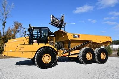 2018 Caterpillar 745 45 Ton Articulated Dump Truck
