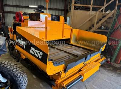 LeeBoy 8515C Asphalt Paver Kubota 74hp Diesel on Tracks, Sonic Flow Control
