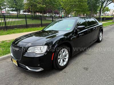 2016 Chrysler 300 Limited Anniversary Limousine