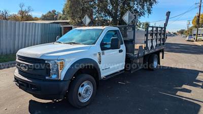 2018 Ford F-550 6.7L V8 DIESEL FLATBED TRUCK WITH 155K MILES. TRUCK RUNS GREAT AND IS READY TO WORK.  COMES W/ LIFTGATE