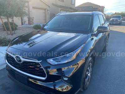 2021 TOYOTA HIGHLANDER XLE  SPORT UTILITY