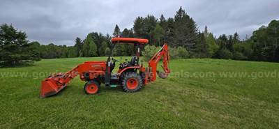 Kubota B26 Commercial Tractor Loader backhoe