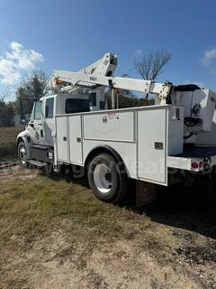 2010 International DuraStar 4300 - Boom truck - Low miles