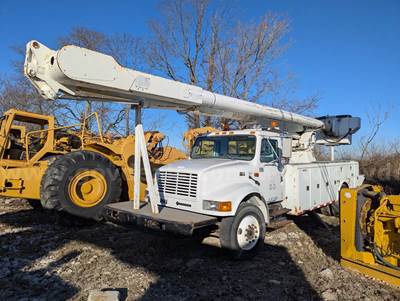 2001 International 4700 S/A Bucket Truck w/Altec AM900 Articulating Boom