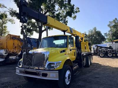 National 500E mounted on 2006 International 7500 T/A Flatbed Truck