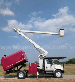 2007 International Bucket Truck 55ft boom