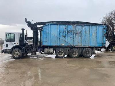 Serco 7500 Knuckle Boom Mtd on 2005 Mack MR688S Tri/A Refuse Truck
