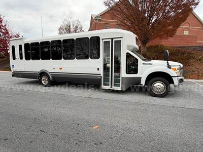 2011 Ford F-550 bus 28-Passenger