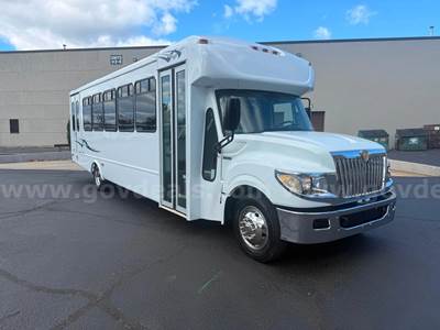 2013 International StarCraft Shuttle Bus - 28 Passengers LOW MILES