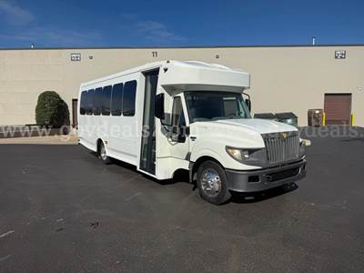 2013 International Turtle Top Shuttle Bus - 24 passengers