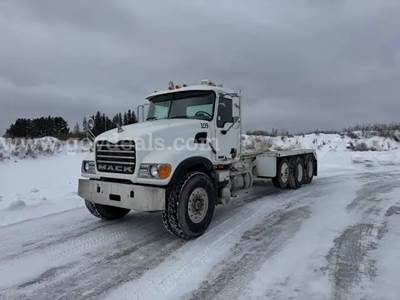 2003 Mack CV513