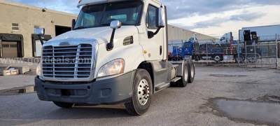 2018 Freightliner Cascadia 113 T/A Day Cab Truck Tractor