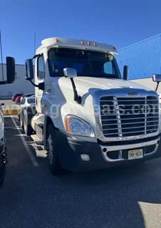 2015 Freightliner Cascadia 125 Tandem-Axle Daycab