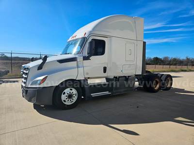 2019 Freightliner Cascadia T/A High Sleeper Dual Bunks