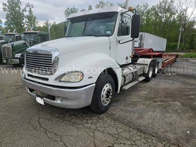 2003 Freightliner Columbia 120 Tandem Axle Day Cab Tractor