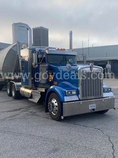 2018 Kenworth W900L 6x4 T/A Sleeper Truck Tractor