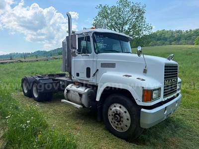 1996 Mack CH613