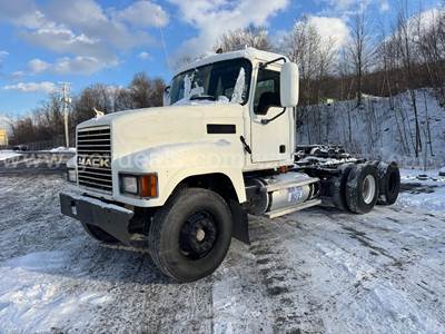 2005 Mack CHN613 T/A Truck Tractor