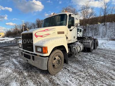 2011 Mack Pinnacle CHU613 T/A Truck Tractor