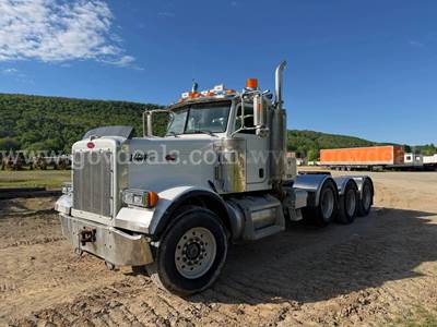 2005 Peterbilt 379 8x4 Heavy Haul Tri/A Day Cab Truck Tractor
