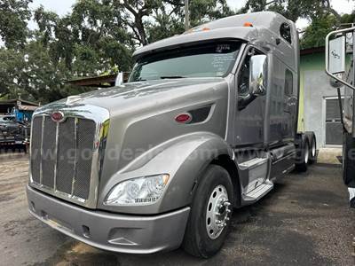 2012 Peterbilt 587 T/A Sleeper Truck Tractor