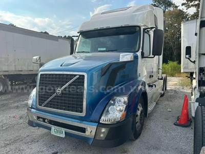 2016 Volvo VNL Semi-Truck