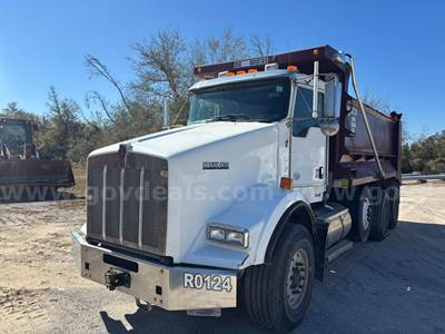 2017 Kenworth T800 Tri/A Dump Truck