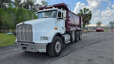 2016 Kenworth T800 Tri/A Dump Truck