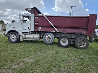 2016 Kenworth T800 Tri/A Dump Truck