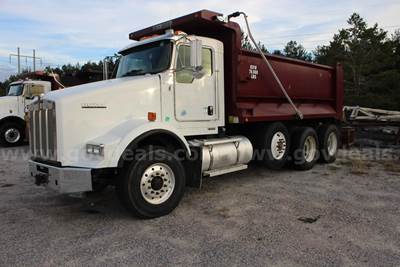 2017 Kenworth T800 Tri/A Dump Truck