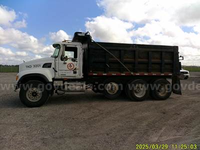 2006 Mack CV713 Granite Tri/A Dump Truck